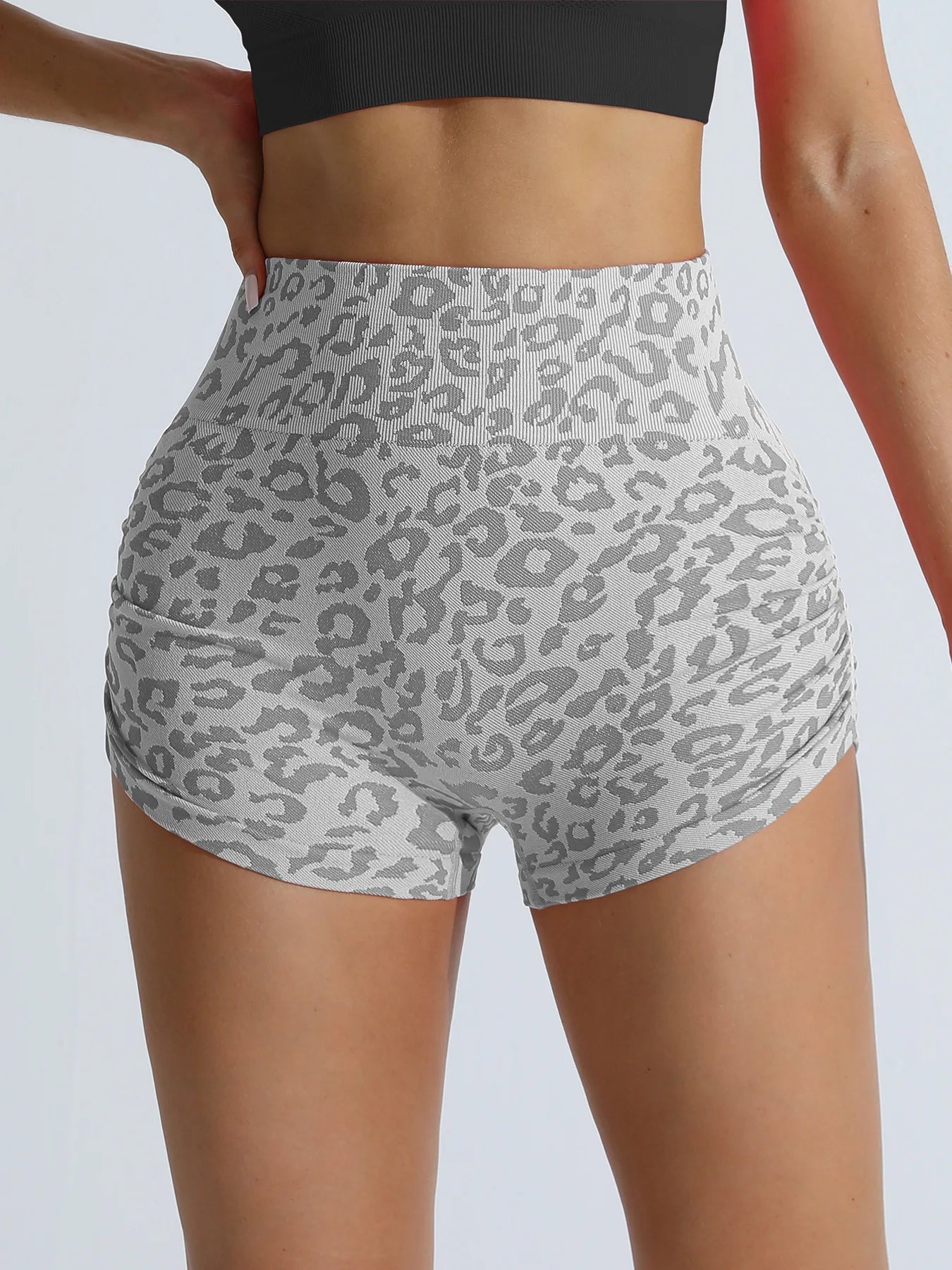 Shorts deportivos de cintura alta con estampado de leopardo